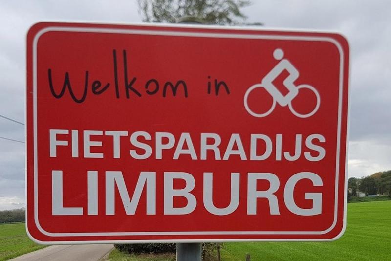 6-Pers Vakantiebungalow In Het Heuvelland سيمبيلفيلد المظهر الخارجي الصورة